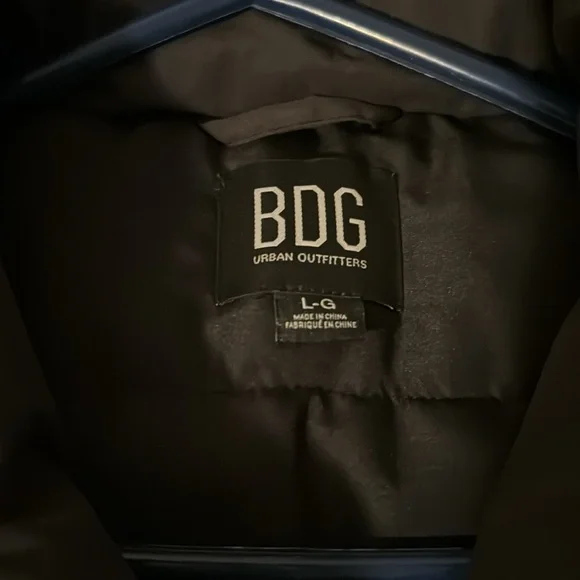 BDG puffer size L gender neutral color blue gray, never worn, great condition - Picture 3 of 3